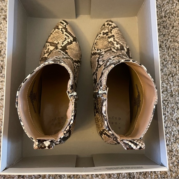 A new day Snakeskin Ankle Booties with Zipper - Picture 4 of 11